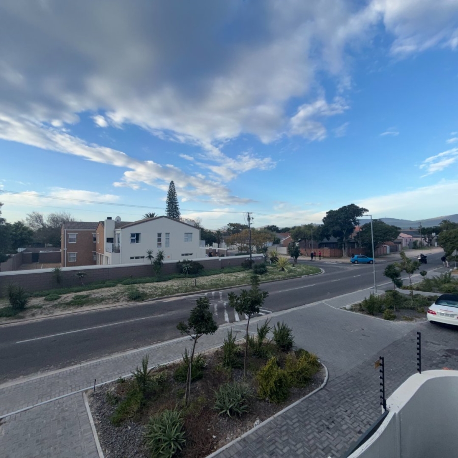 1 Bedroom Property for Sale in Table View Western Cape
